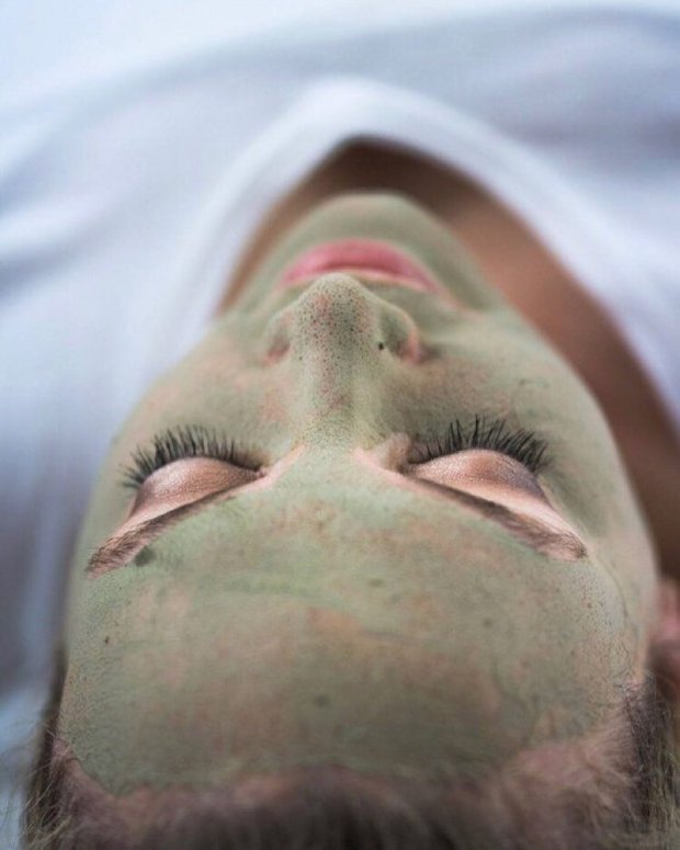 Đắp mặt nạ 2 - 3 lần/1 tuần giúp da mềm mịn, ăn phấn hơn.