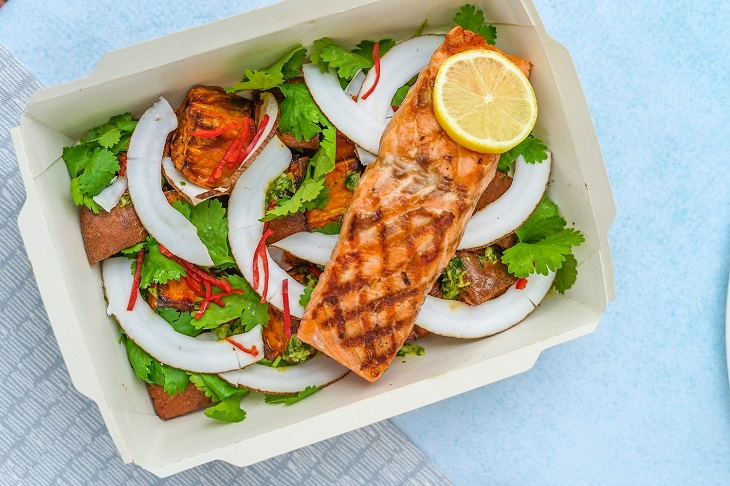 ăn uống lành mạnh - salad cá hồi